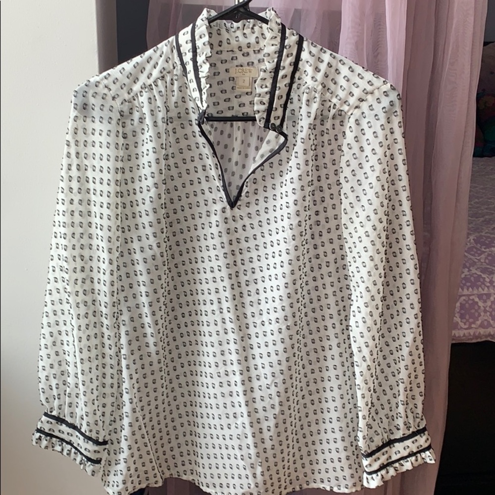 Like new polka dot blouse